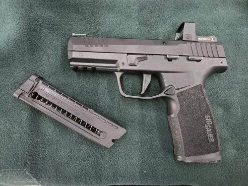 Sig Sauer P322 cal. 22LR 2 carg. y mira vector